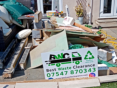 Happy customers for a domestic removal.